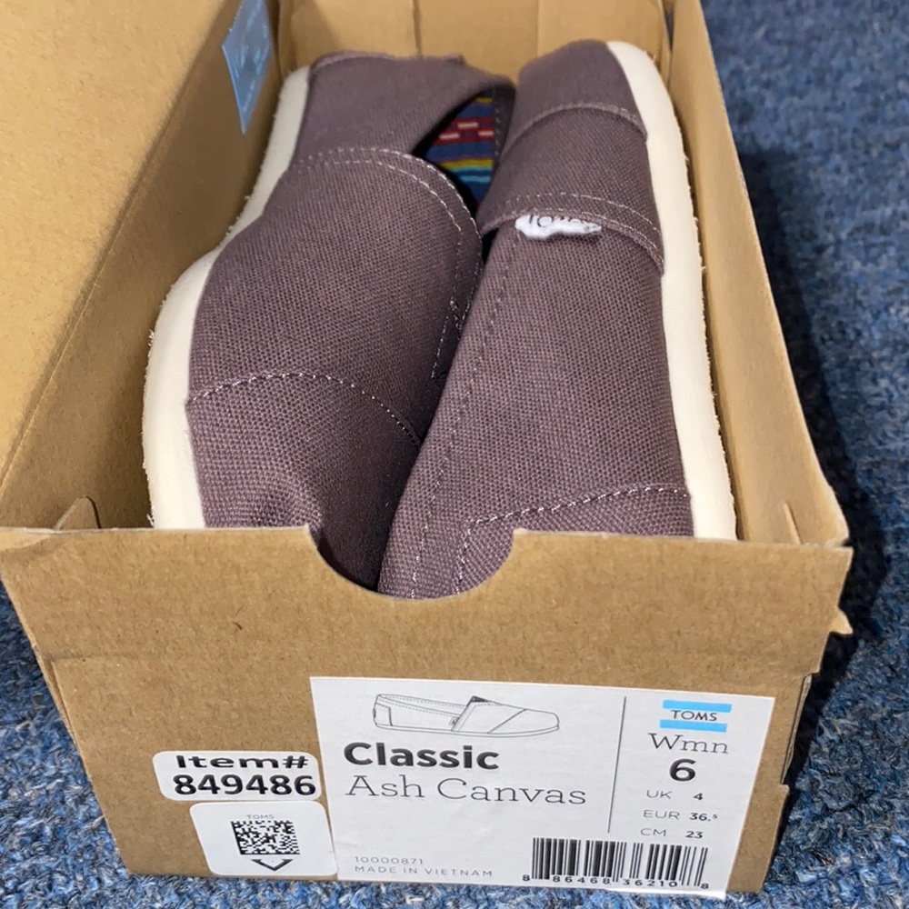 Toms size 6